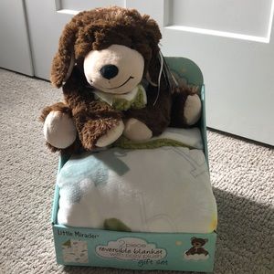 NWT two piece blanket and animal gift set